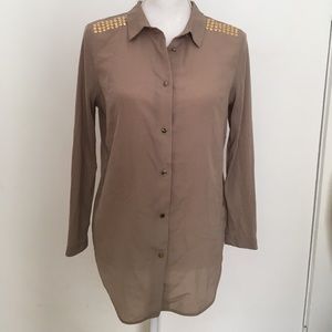 Long sleeve blouse with gold accent